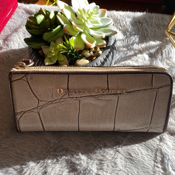 Dooney and Bourke wallet- see matching purse!! - Picture 2 of 7